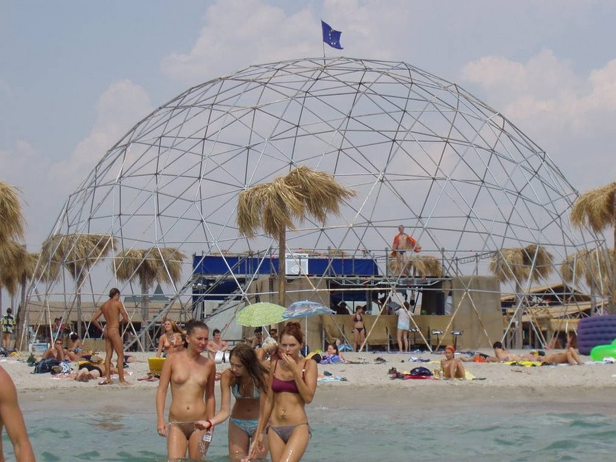 Increíbles fotos nudistas
 #72311920