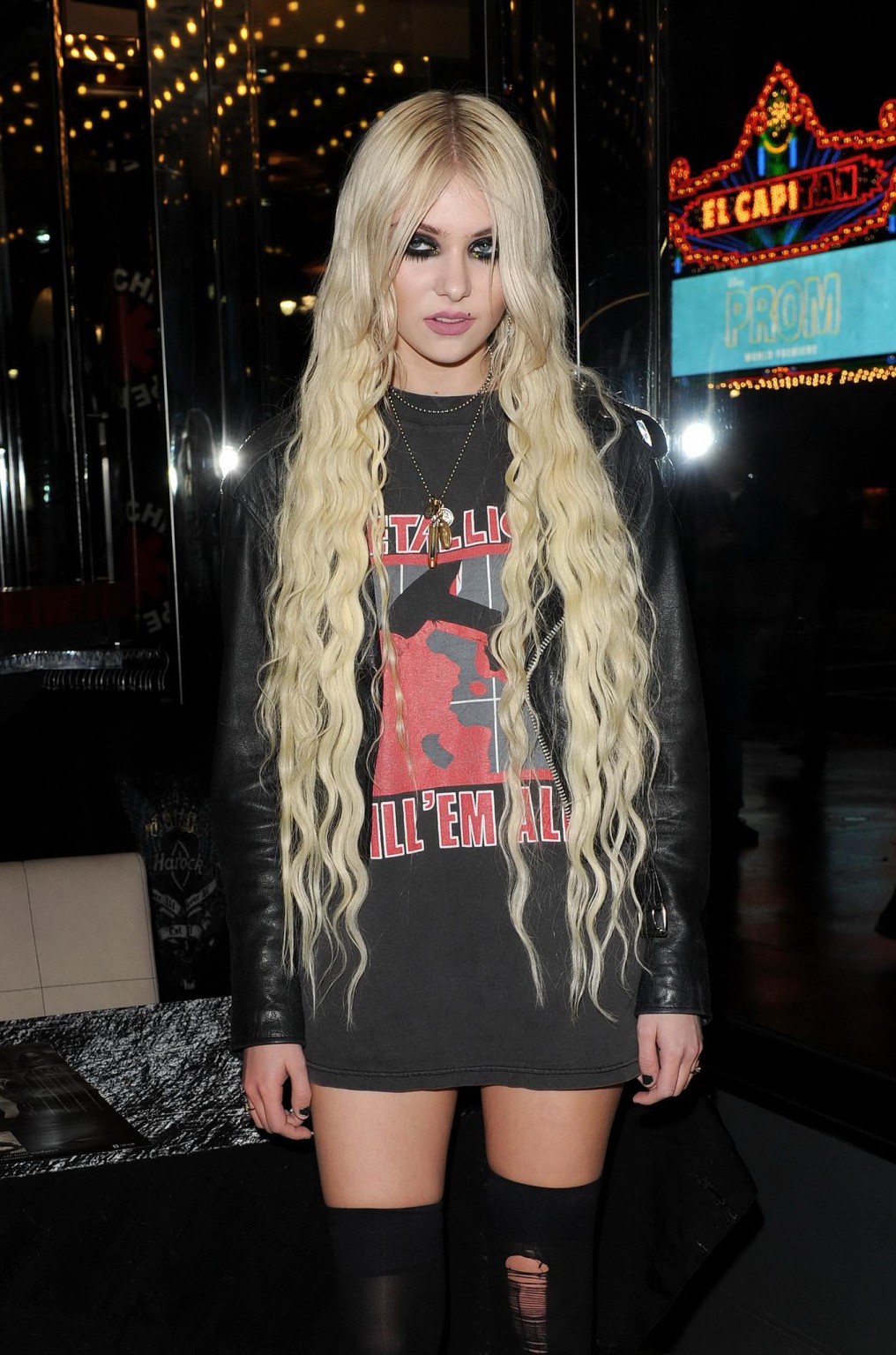 Taylor momsen en jupe haute lors d'un concert à hollywood
 #75307049