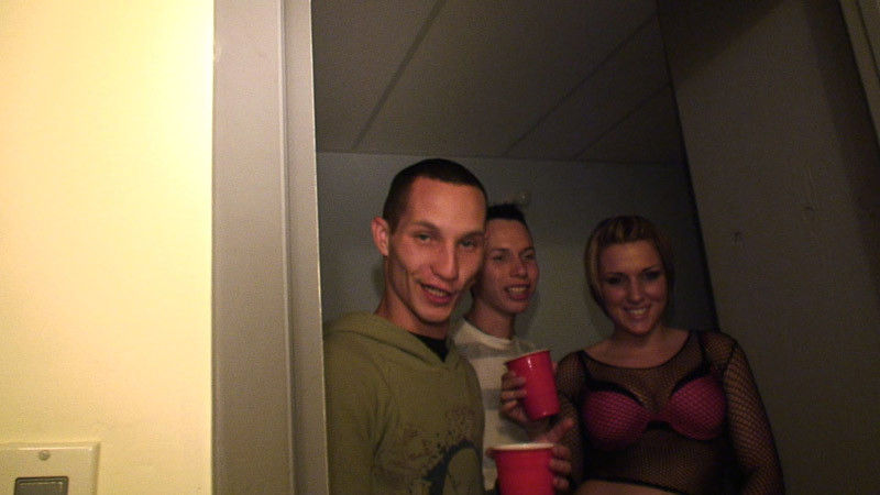 Hottie gets lifted by buff. #78908794