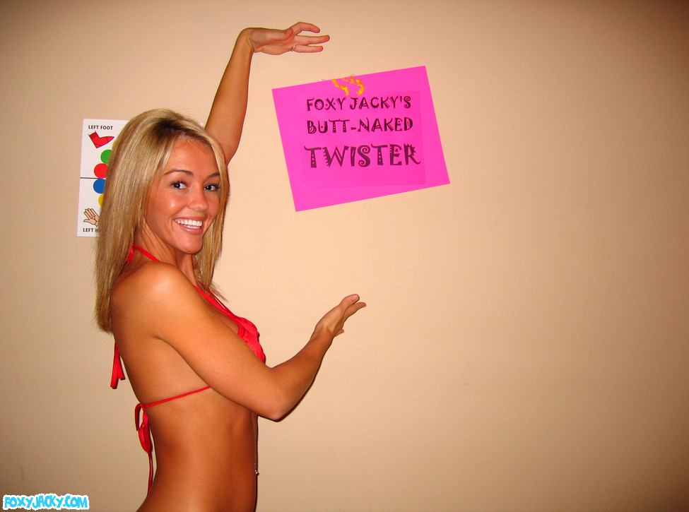 Foxy jacky se fait baiser en jouant au twister
 #67736123