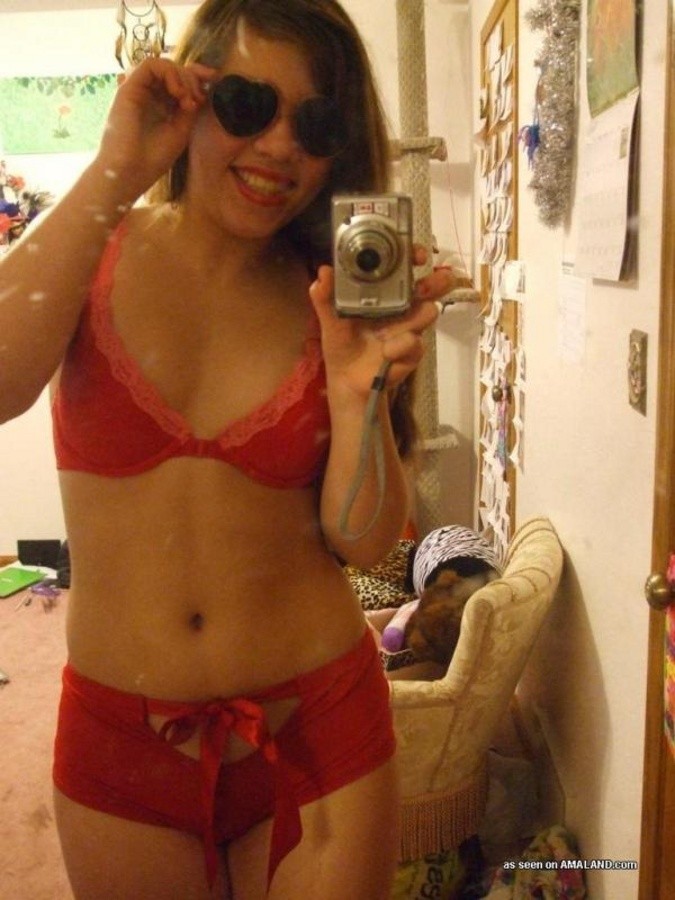 Une copine espagnole sexy en lingerie pour un self-shooting
 #67610281