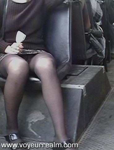 Upskirt versteckte Voyeuraufnahmen aus dem Bus
 #67466734