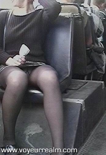 Upskirt versteckte Voyeuraufnahmen aus dem Bus
 #67466741