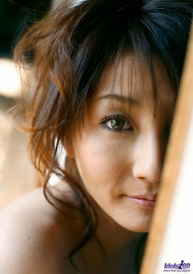 La beauté japonaise Reinaa Mizuki montre son cul et sa chatte.
 #69773133
