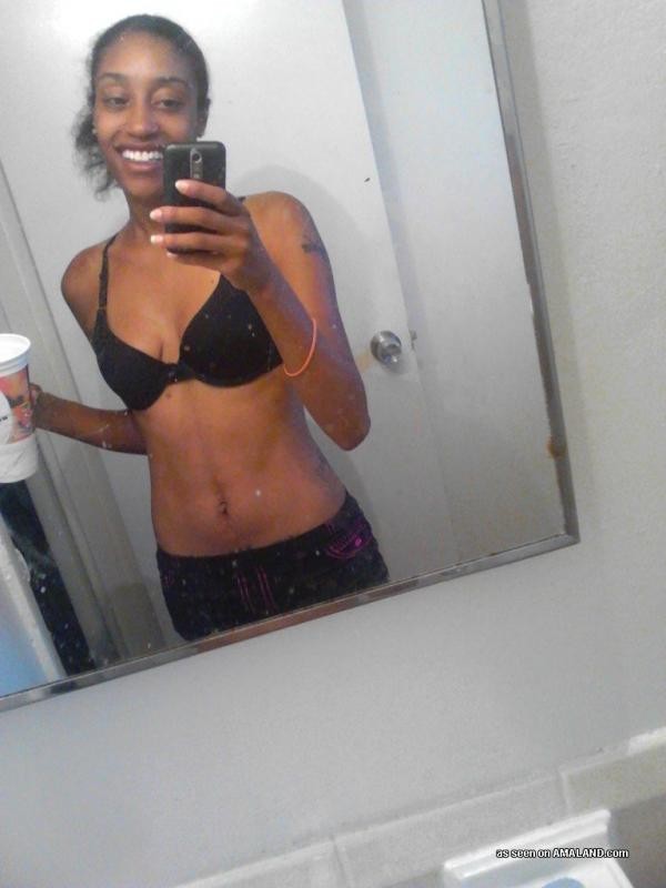 Compilación de una chica no desnuda posando en ropa interior
 #76127365