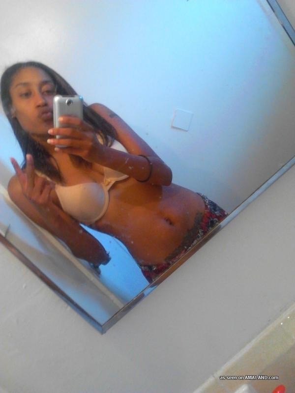 Compilación de una chica no desnuda posando en ropa interior
 #76127373