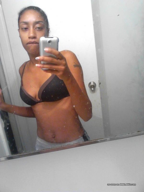 Compilación de una chica no desnuda posando en ropa interior
 #76127378