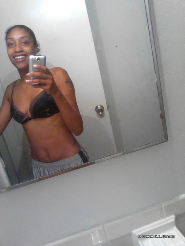 Compilación de una chica no desnuda posando en ropa interior
 #76127383