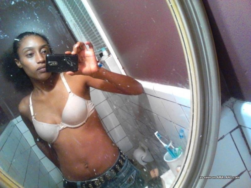 Compilación de una chica no desnuda posando en ropa interior
 #76127388