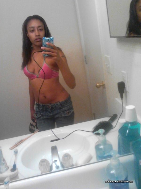 Compilación de una chica no desnuda posando en ropa interior
 #76127394