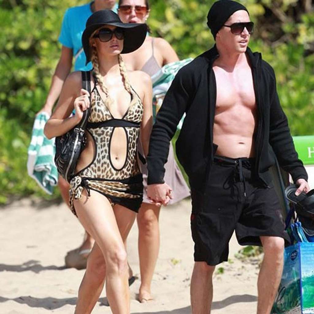 Paris Hilton looking sexy and making out with her boyfriend in bikini paparazzi  #75334038
