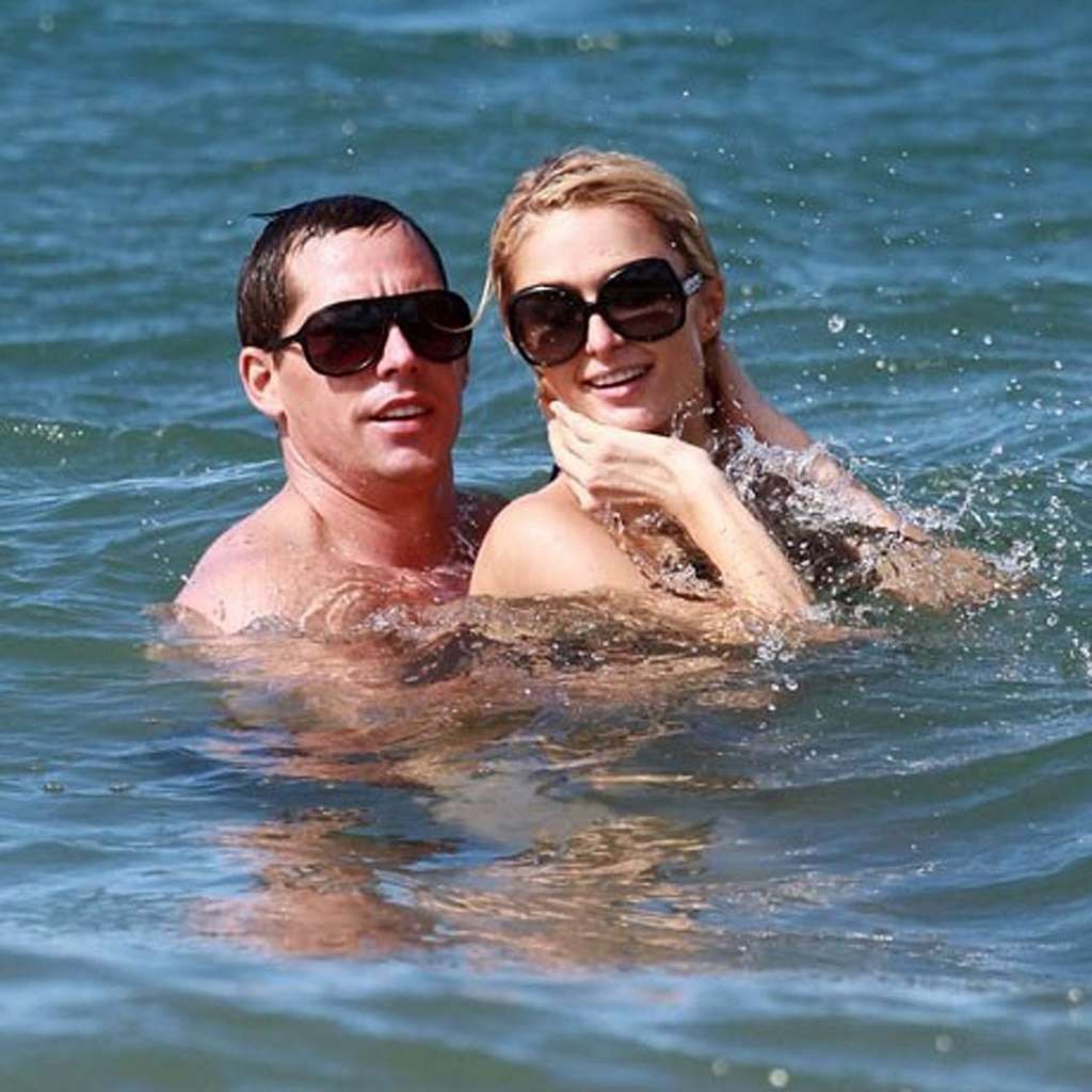 Paris Hilton looking sexy and making out with her boyfriend in bikini paparazzi  #75334063