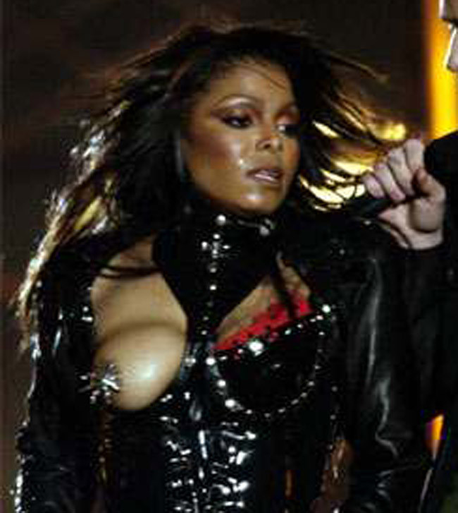 Celebrity Janet Jackson showing her hot boobs for paparazzi #75401184
