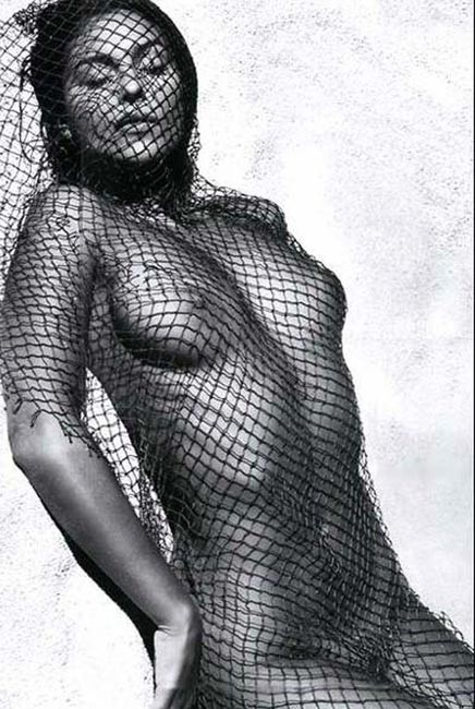 Monica bellucci haciendo topless con un gran pollito
 #75381352
