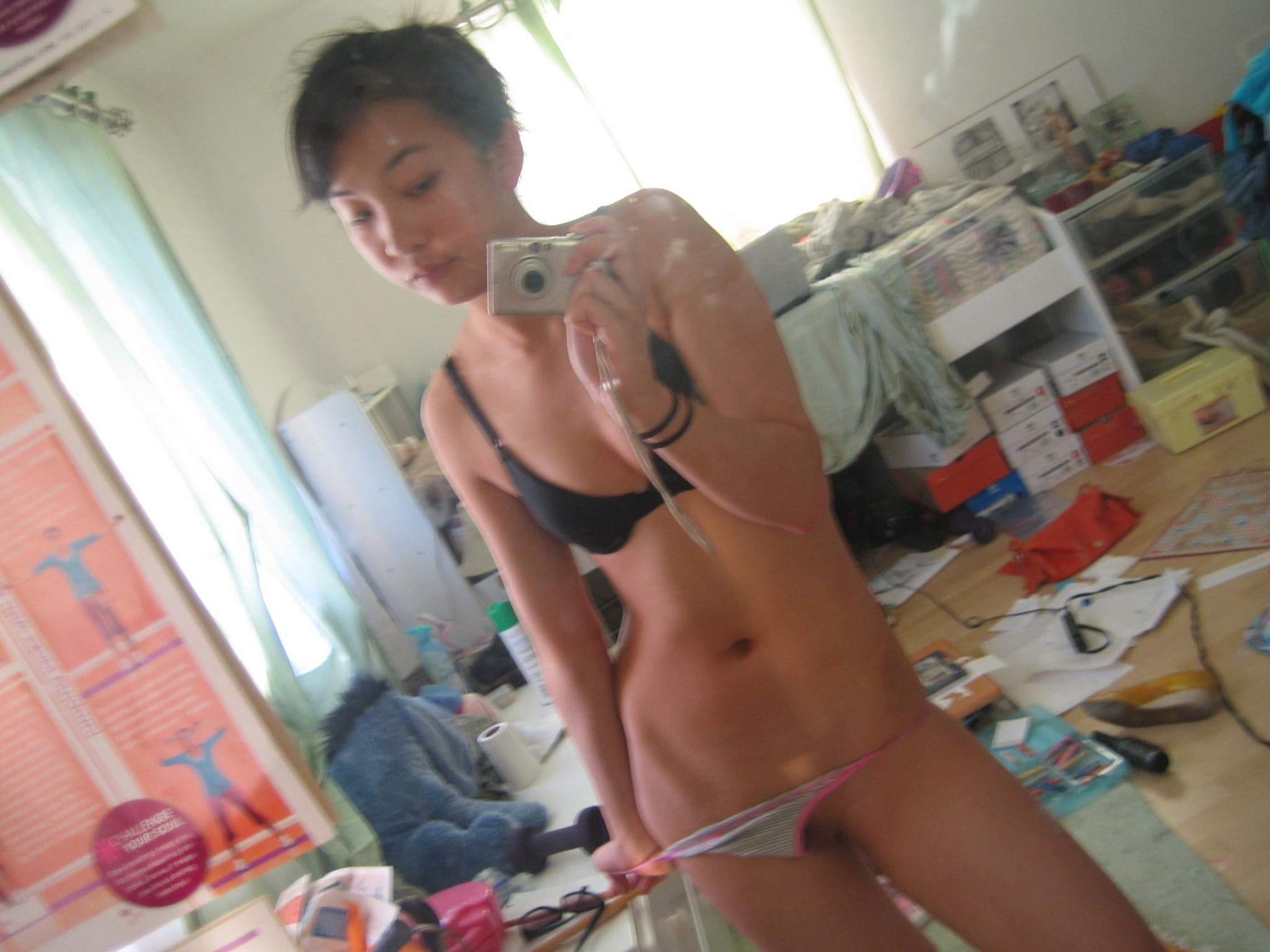 Photos d'une fille nue dans ma chambre
 #68439706