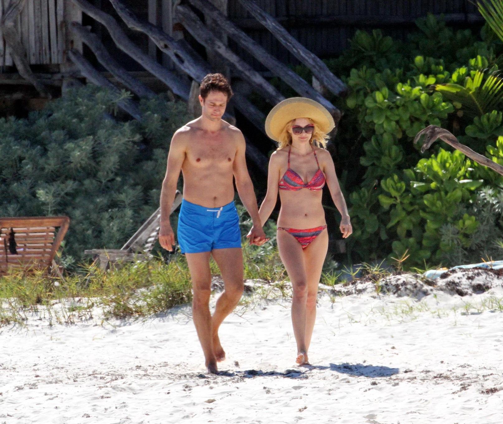 Heather Graham Showing Off Her Bikini Body On A Mexican Beach