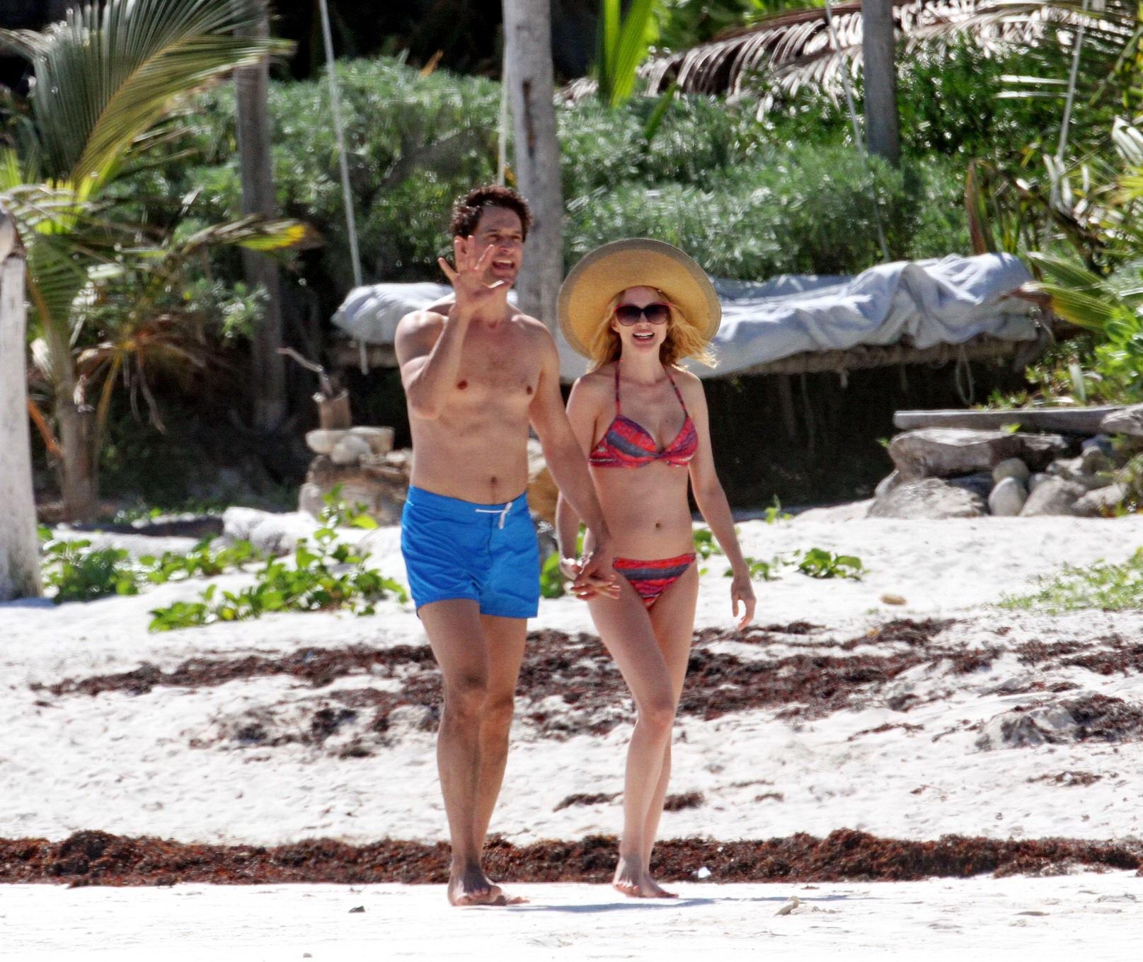 Heather Graham zeigt ihren Bikinikörper am mexikanischen Strand
 #75173624