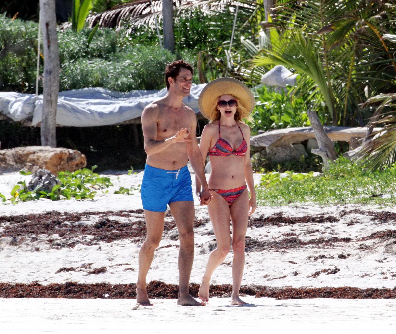 Heather Graham zeigt ihren Bikinikörper am mexikanischen Strand
 #75173628