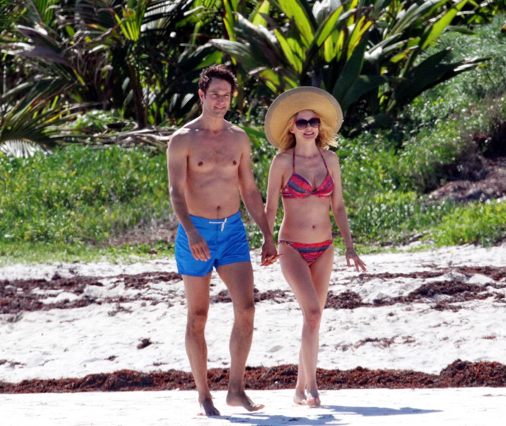 Heather Graham mostra il suo corpo in bikini su una spiaggia messicana
 #75173635