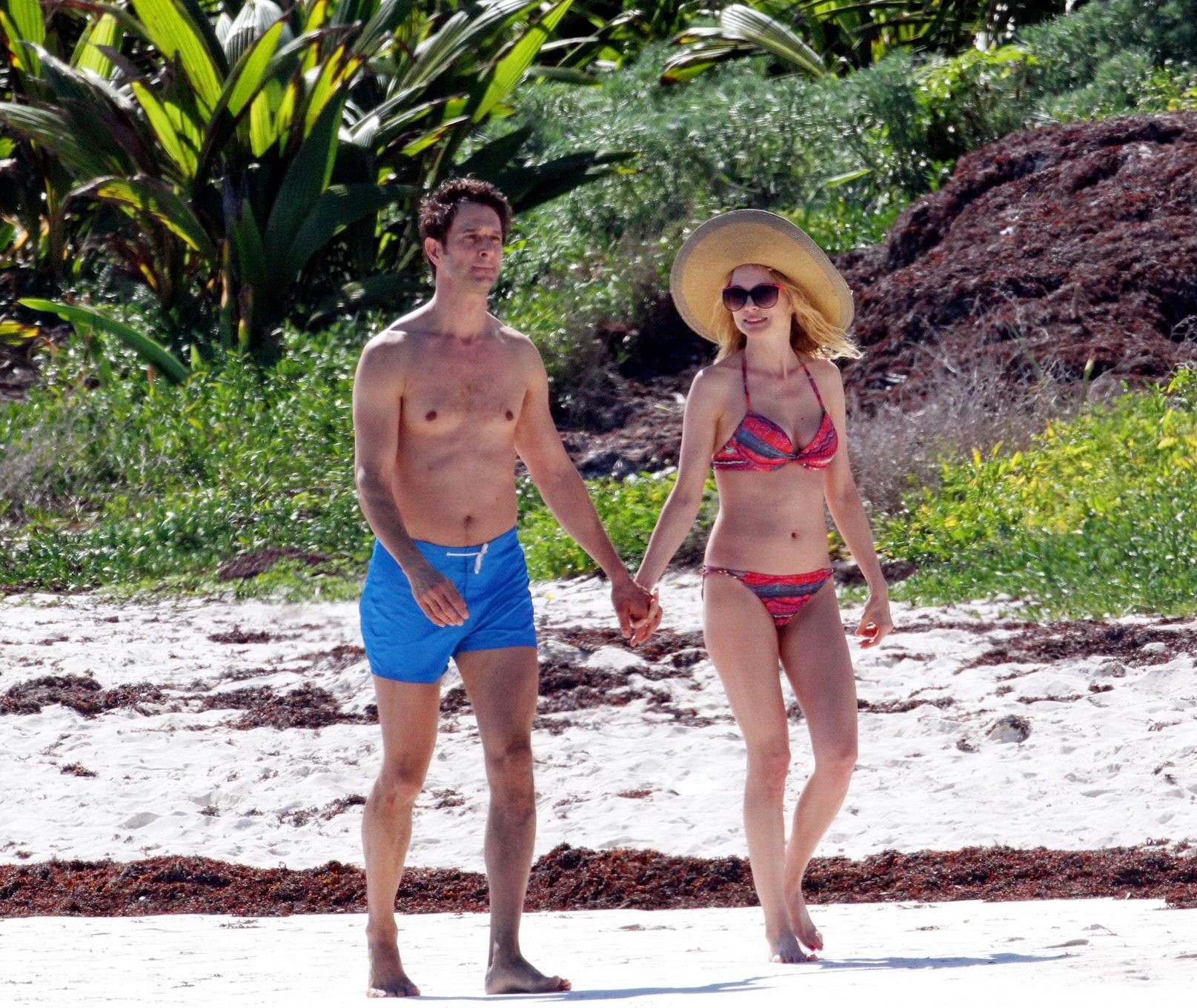 Heather Graham showing off her bikini body on a Mexican beach #75173654