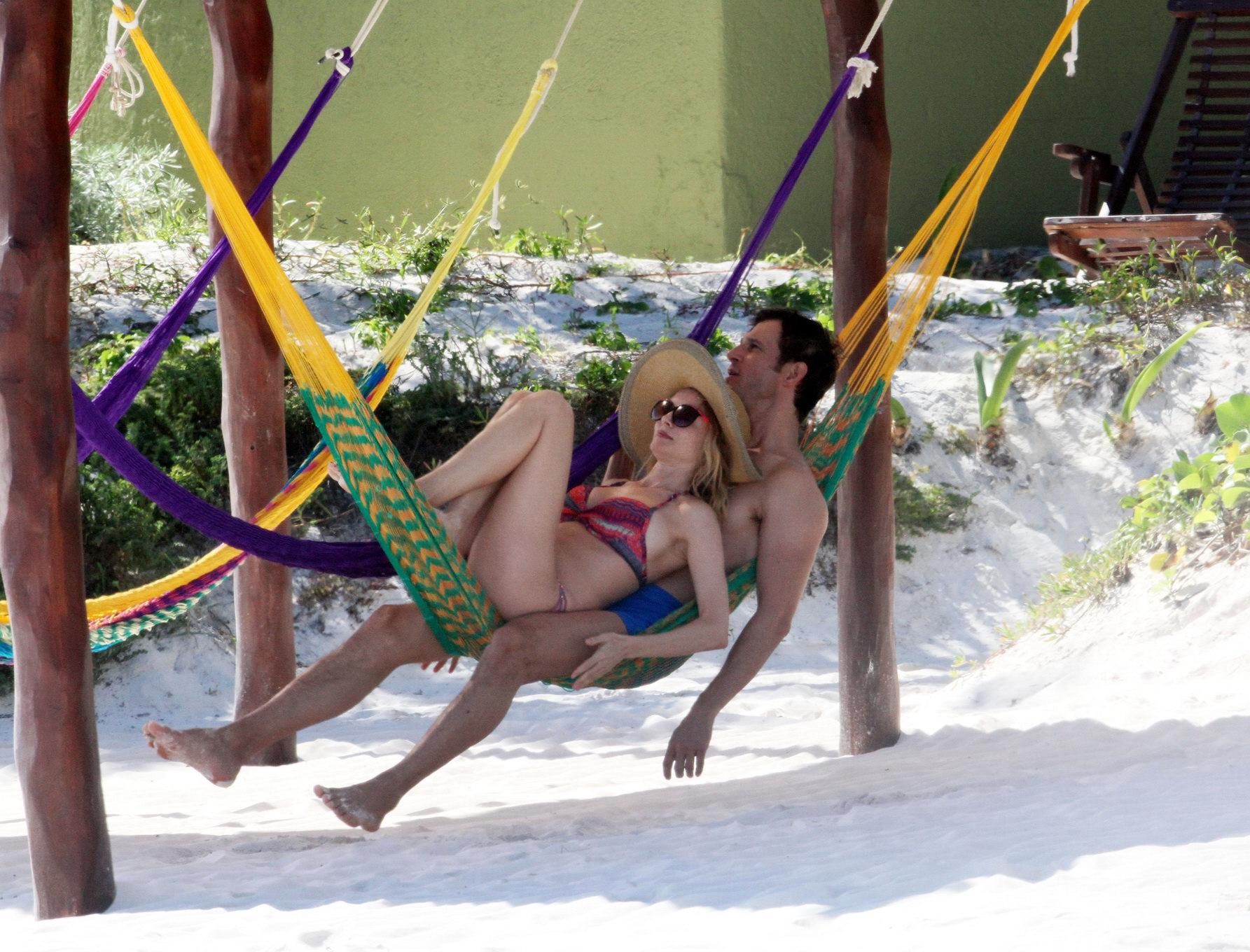 Heather Graham showing off her bikini body on a Mexican beach #75173702