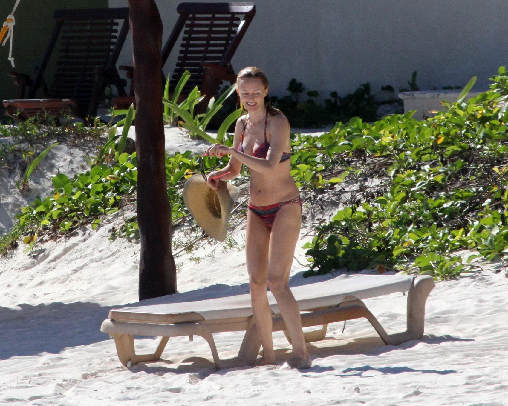 Heather Graham showing off her bikini body on a Mexican beach #75173714