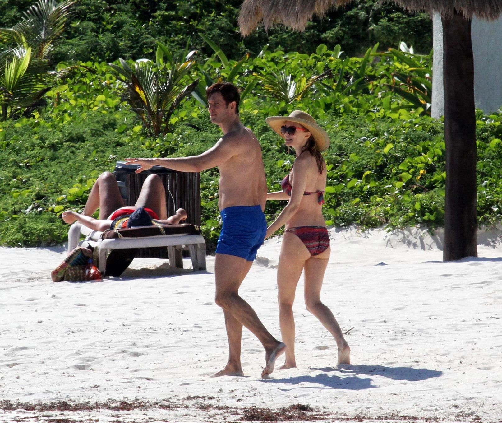 Heather Graham showing off her bikini body on a Mexican beach #75173723