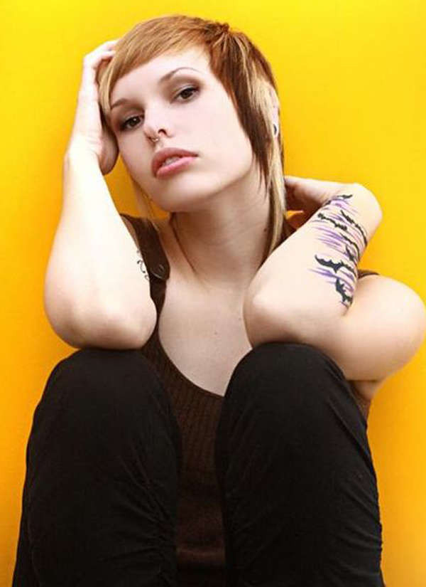 Varias chicas emo chupando y posando
 #75727941