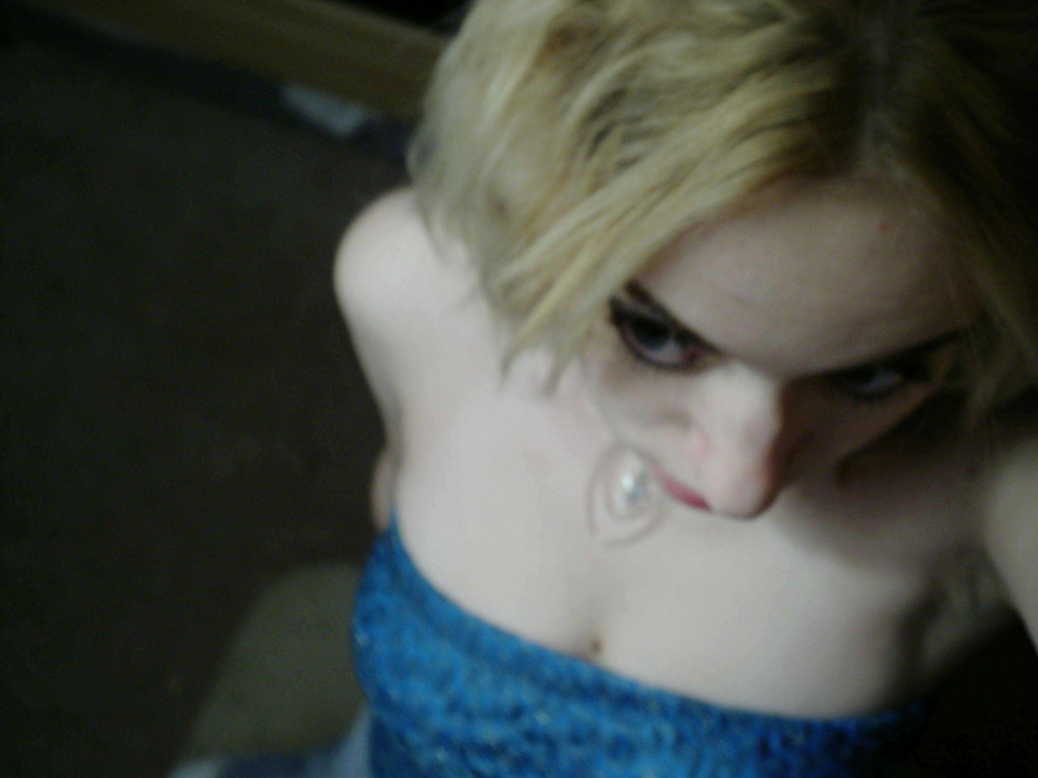 Varias chicas emo chupando y posando
 #75728027