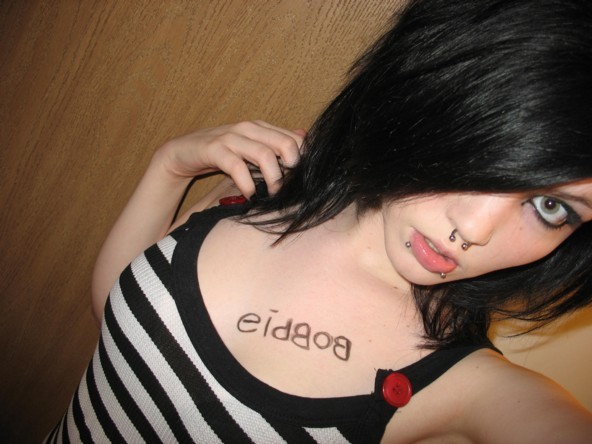 Varias chicas emo chupando y posando
 #75728063