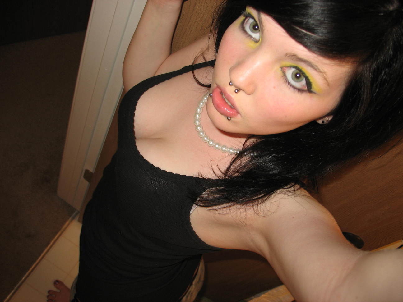 Varias chicas emo chupando y posando
 #75728085