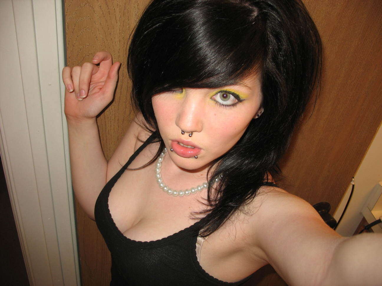 Varias chicas emo chupando y posando
 #75728097