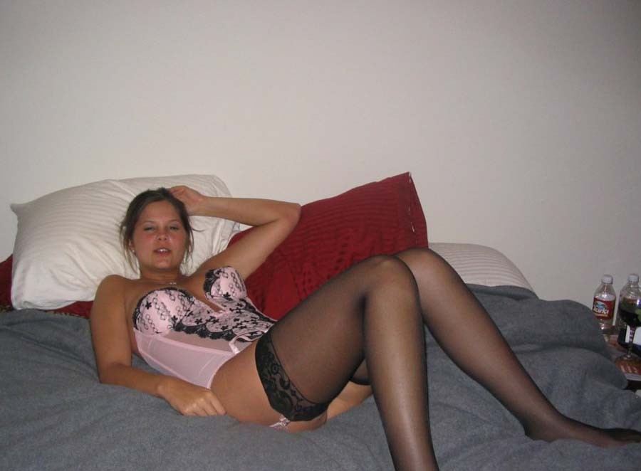 Photos d'une femme coquine en lingerie sexy
 #75456778