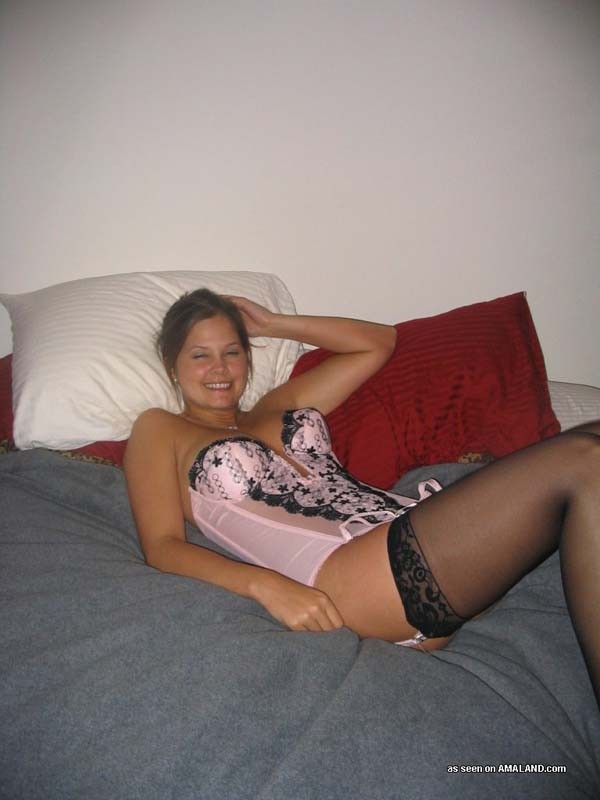 Foto di una moglie cattiva nella sua lingerie sexy
 #75456783