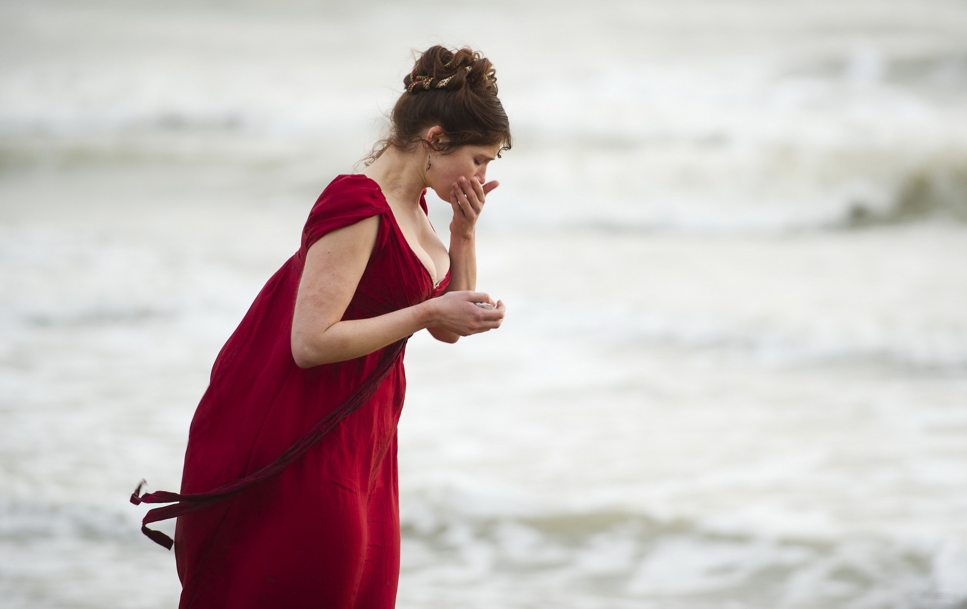 Gemma Arterton mostra la sua scollatura in promos e stills di Byzantium
 #75188124