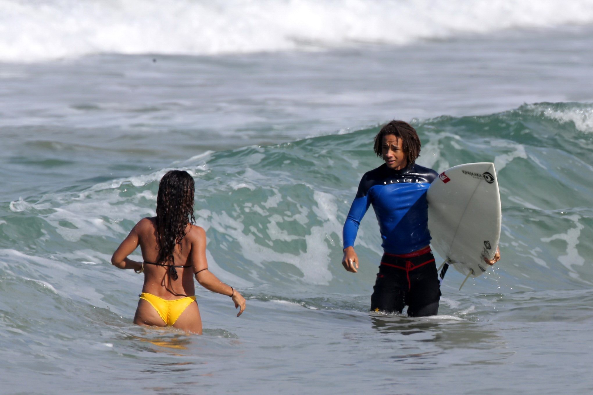 Jada Pinkett Smith zeigt ihren Hintern im Bikini an einem hawaiianischen Strand
 #75176455