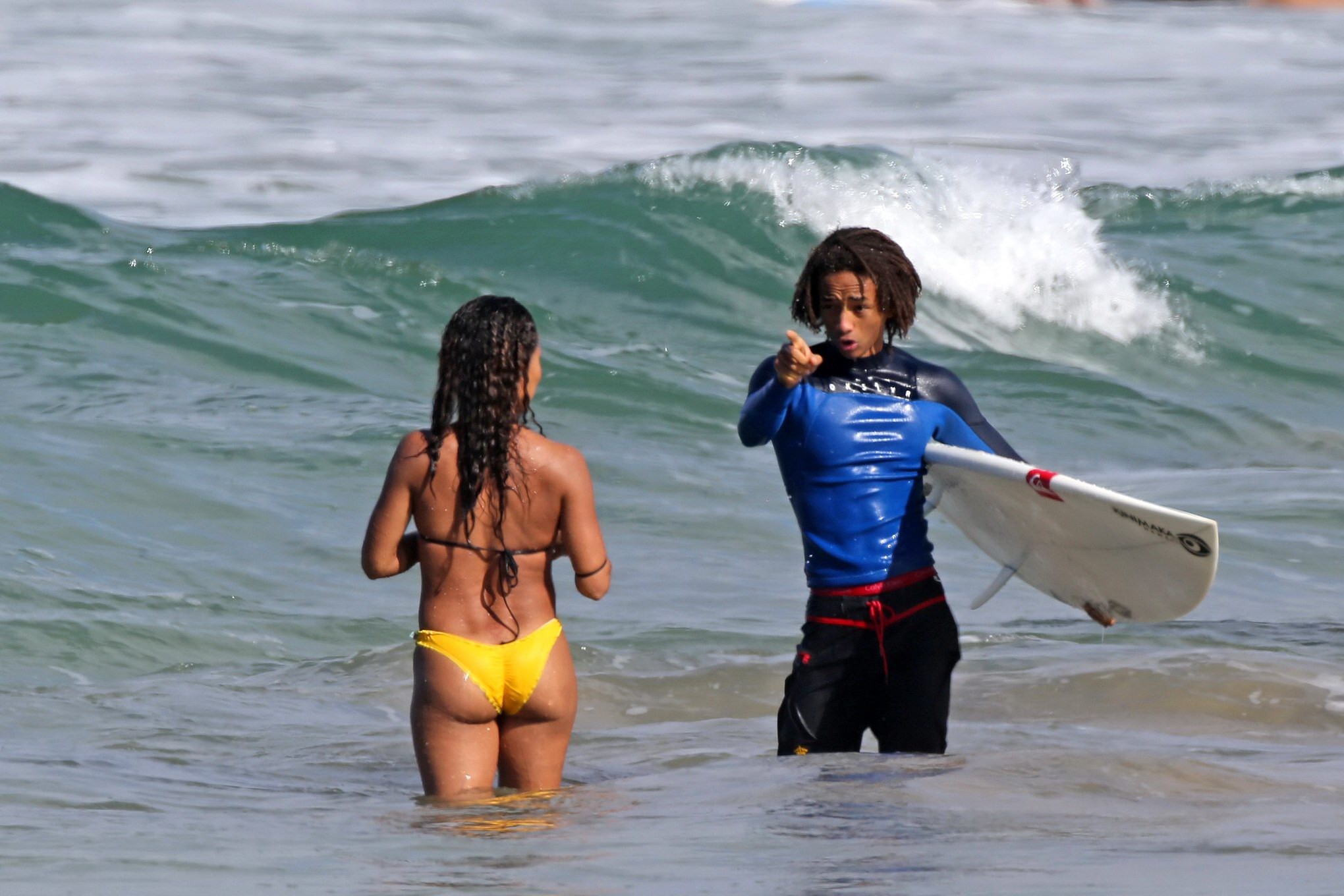 Jada Pinkett Smith zeigt ihren Hintern im Bikini an einem hawaiianischen Strand
 #75176463