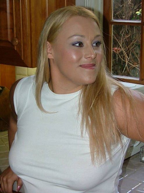 Nena de coño regordete chupando una polla enorme y follando
 #75567519