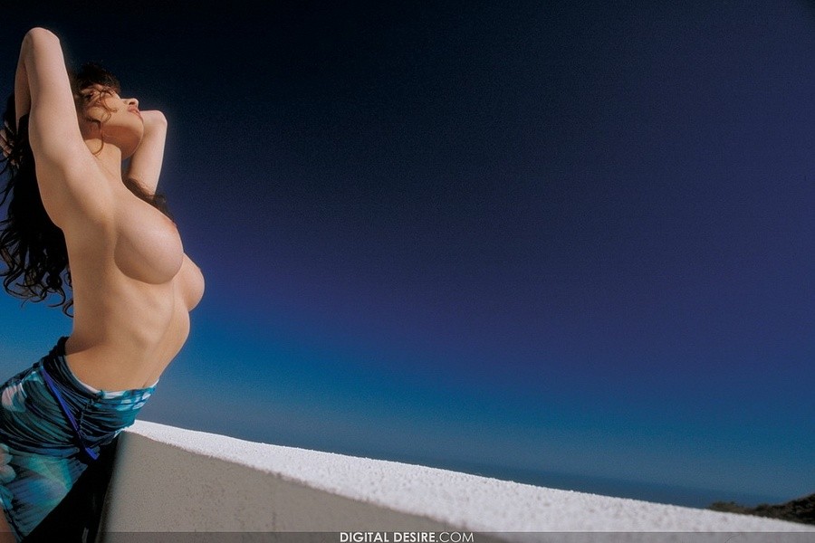 Exótico linn thomas pouts labios carnosos, expone los pechos más llenos
 #69936118