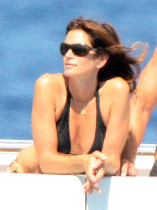 Cindy Crawford showing her tits to paparazzi #75415791