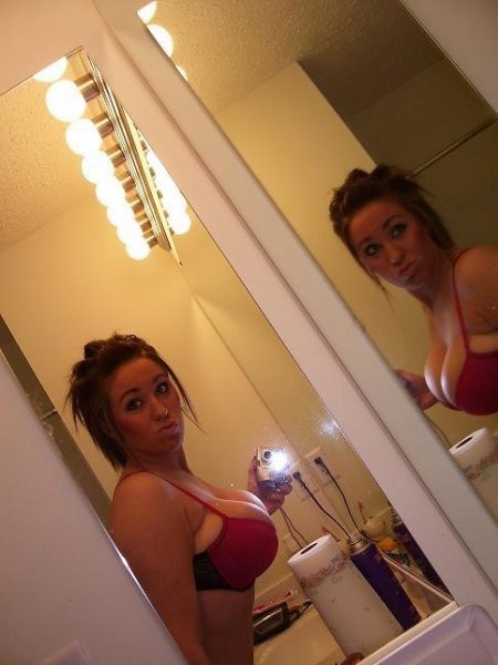 Novias sexy traviesas burlándose
 #77127538