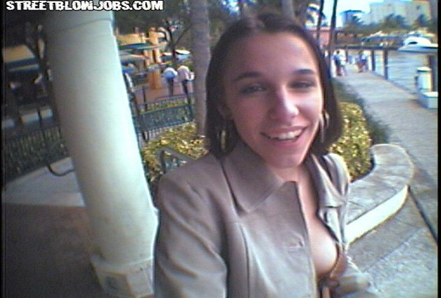 Niedliche Brünette Babe in roten Höschen wird mit Schwanz getroffen und liebt es
 #67787743