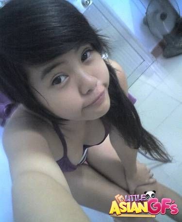 Asiáticos jóvenes se desnudan
 #69864102