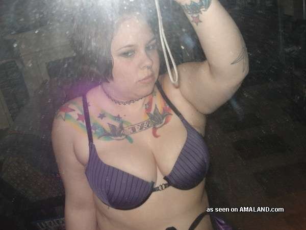 Busty Punk zeigt ihre großen Titten auf cam
 #68248636