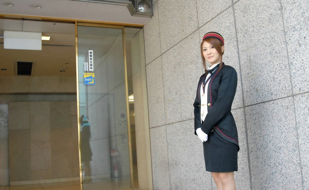 Precioso japonés trabajador del hotel a tientas y masturbarse
 #76585692