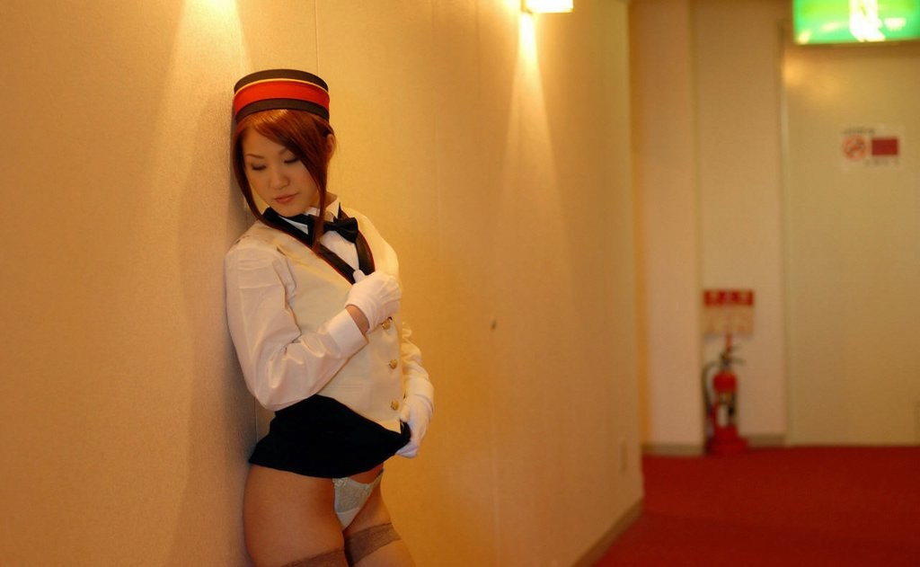 Schöne japanische Hotelangestellte befummelt und masturbiert
 #76585703