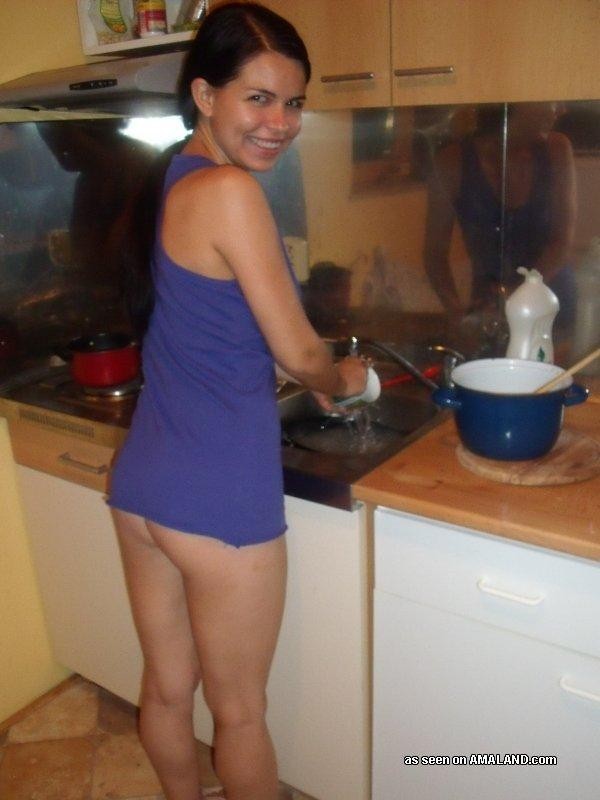 Nena española sexy desnudándose para la cámara
 #77031897