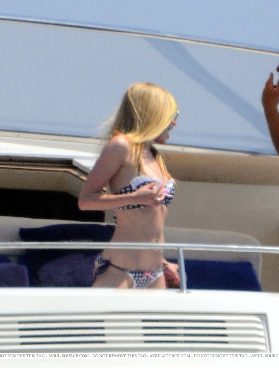 Avril Lavigne exposing her fucking sexy body and hot ass in bikini #75298593