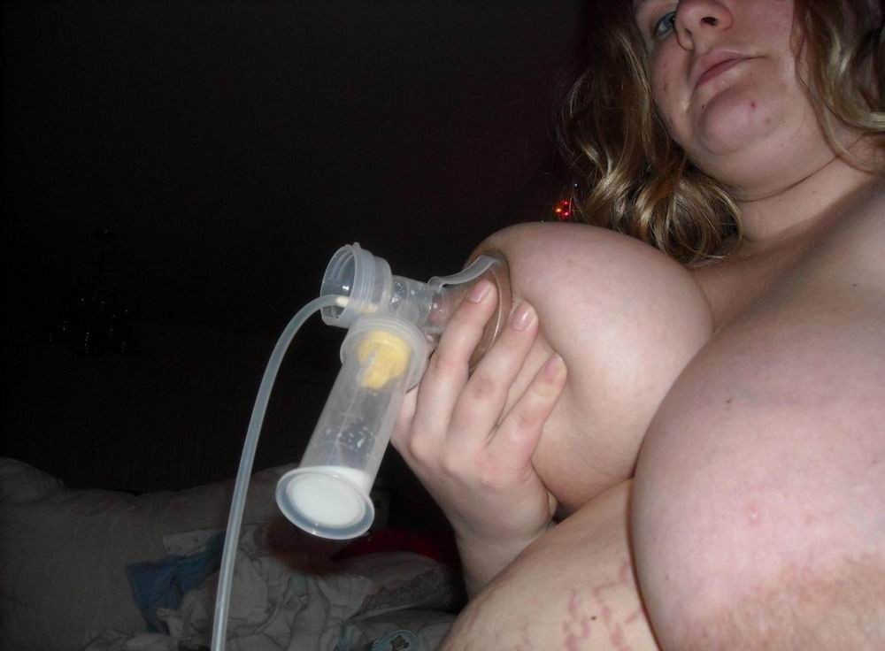 Fat busty Amateur Babe Melken ihre Brüste
 #67373440