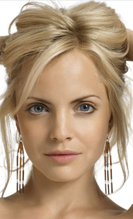 Celebridad mena suvari asombrando el culo en striptease
 #75403492